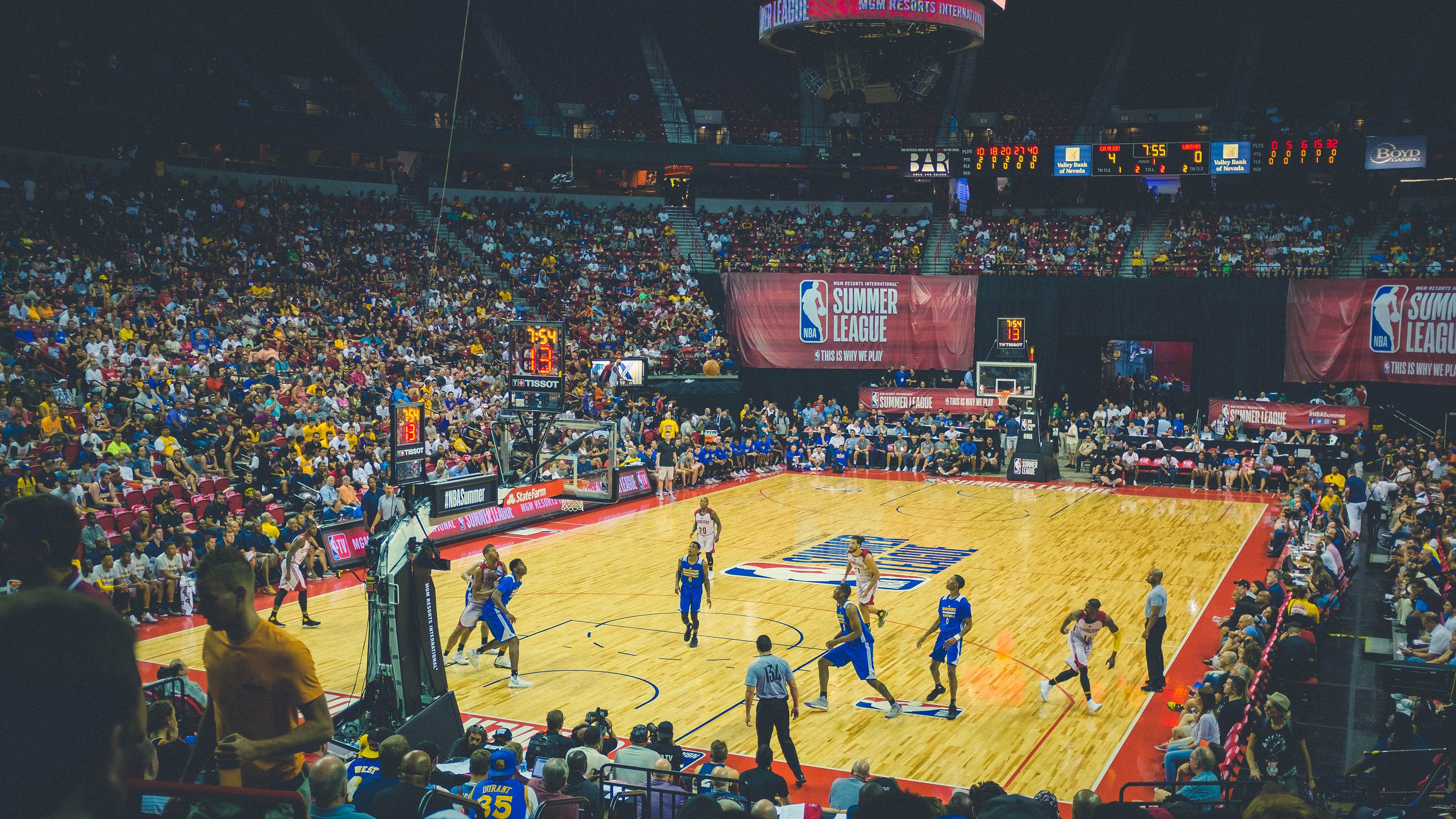 库里在全明星三分球大赛中,刷新多项记录,夺冠在望!,库里三分球大赛冠军是哪一年