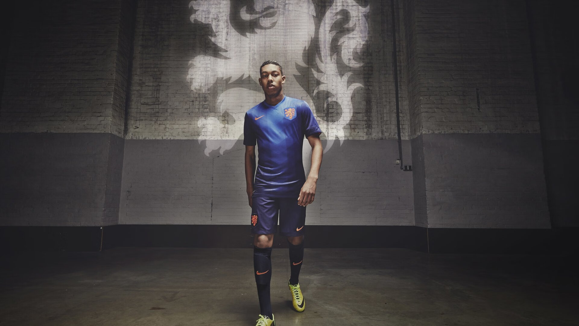 乐鱼电竞在线平台登录入口-德尚续约法国国家队主教练至2026年，法国队长德尚